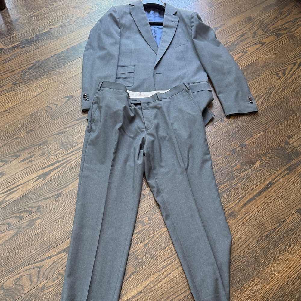 Suit Supply Men's Classic Gray Suit Blazer and Pants 40R